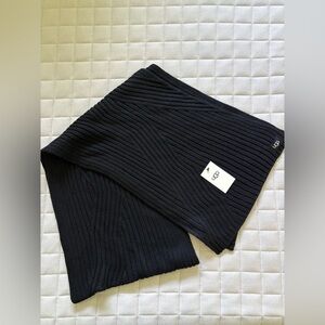 UGG Women’s Black Ribbed Knit Scarf